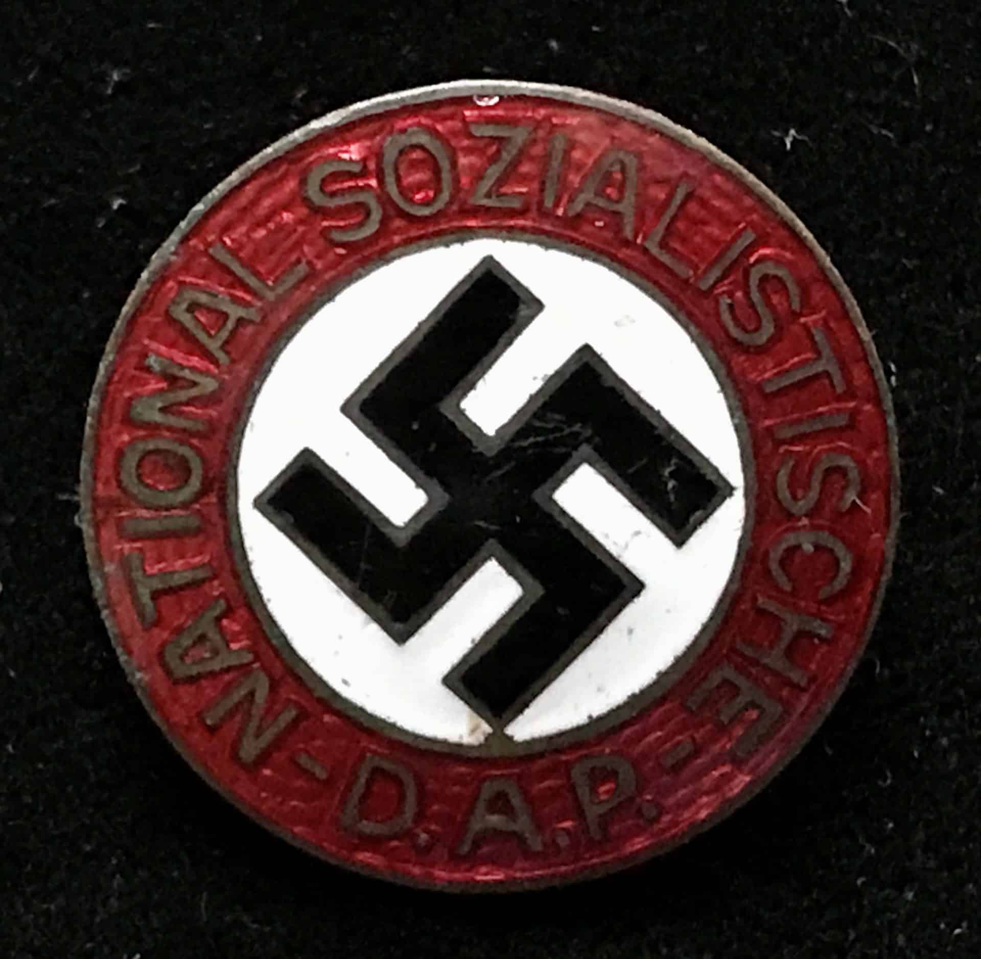 Uniforms of the Nsdap　ナチスのユニフォーム Amazon.co.jp: 洋書 ナチスのユニフォーム: ユニフォームと帽子
