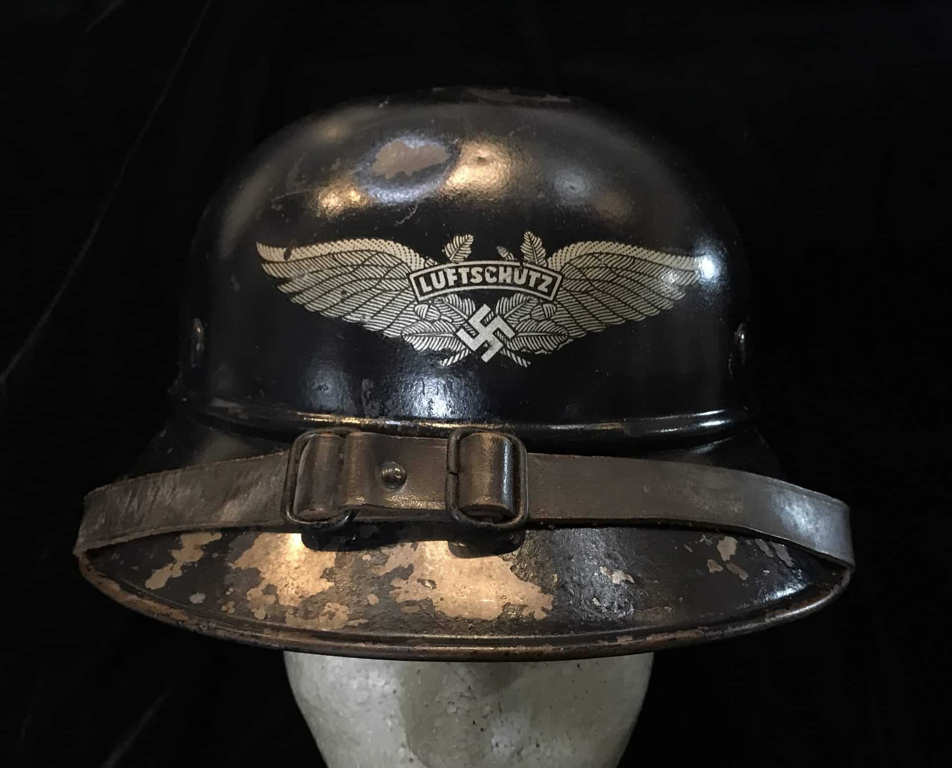 趣味・スポーツ・実用 German Helmets 1933-1945: A Collector's 趣味・スポーツ・実用 German Helmets 1933-1945: A Collector's