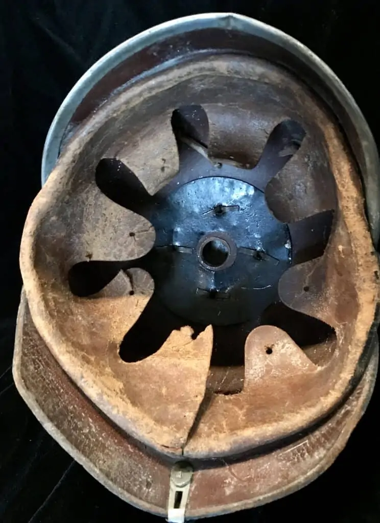 Prussian army helmet WW1 – German spiked hat with iconic helmet spike