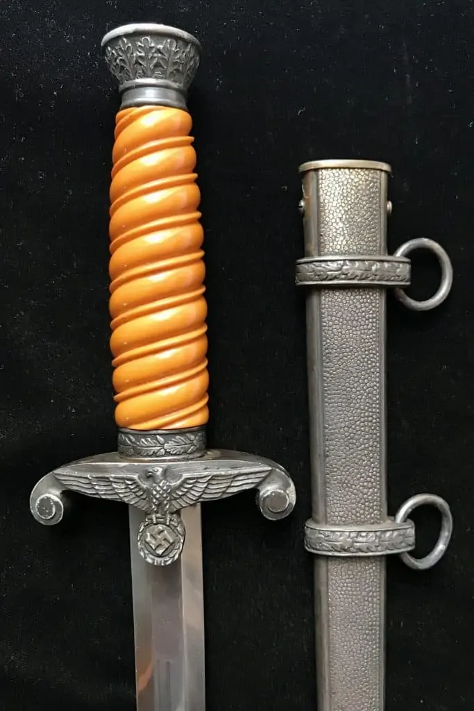 German WWII dagger – World War 2 German officer dagger with scabbard