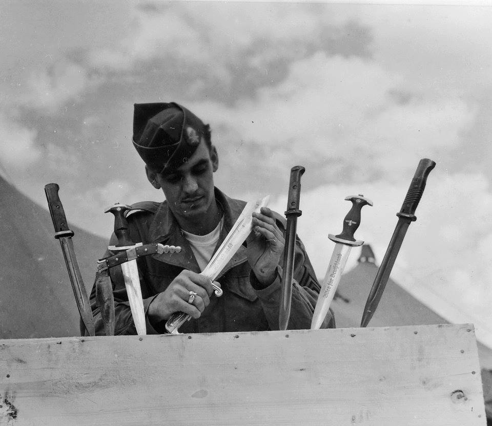 WWII knives for sale – paratrooper knives and trophies including M3 and M6 knife models