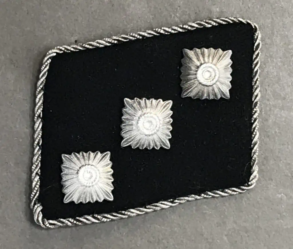 WWII Waffen-SS collar tab for SS-Untersturmführer rank with detailed view