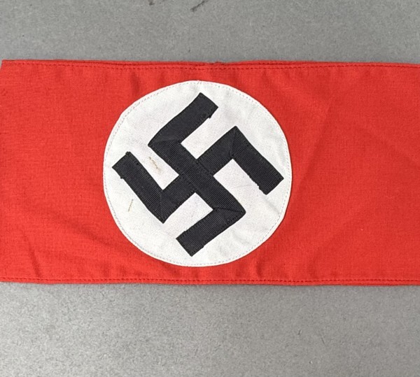 EC53F75E-5A16-43DA-8C4C-4E608F553F3D