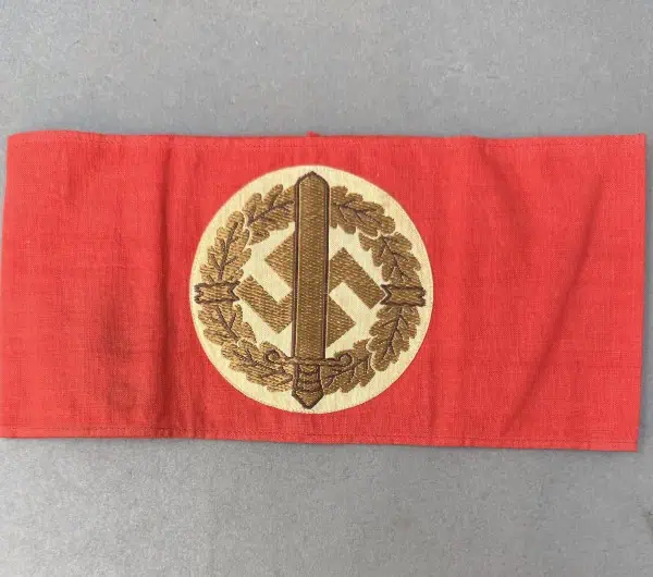 7BF2DA9D-52BE-4051-94E7-7C34C8BCC8B8