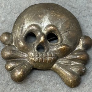 Original VERY RARE WWII German Army (Heer) PANZER TROOPS COLLAR TAB SKULL. (Kragenspiegel Totenköpfe) Certified